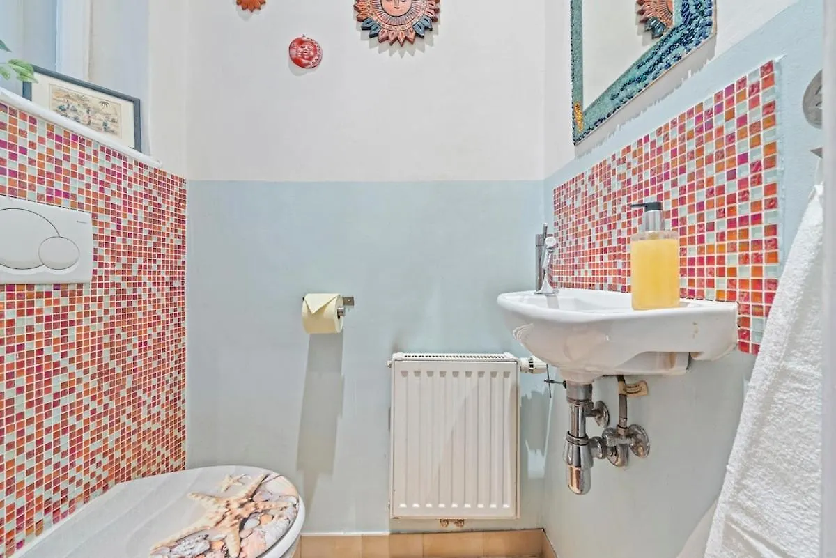 Apartment 2 Bedroom Vintage Apartment, Garden, Near Schoenbrunn Vienna Austria